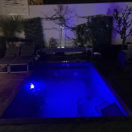 Lägenhet Dans De Bien Etre Avec Jacuzzi Et Piscine Chauffee *