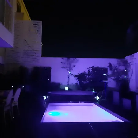 Dans De Bien Etre Avec Jacuzzi Et Piscine Chauffee Lägenhet