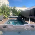 Dans De Bien Etre Avec Jacuzzi Et Piscine Chauffee 아파트 팔라바 레 플로