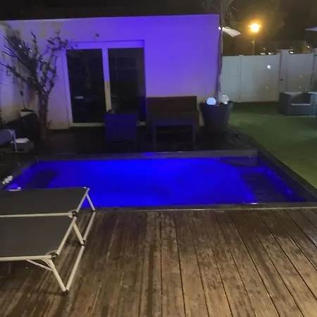 Exceptionnel 3 De Plein Pieds Pouvant Accueillir Jusqu A 8 Personnes A 2 Pas De La Et Du Centre Dans De Bien Etre Avec Jacuzzi Et Piscine Chauffee * Palavas-les-Flots
