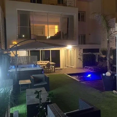 Exceptionnel 3 De Plein Pieds Pouvant Accueillir Jusqu A 8 Personnes A 2 Pas De La Et Du Centre Dans De Bien Etre Avec Jacuzzi Et Piscine Chauffee * Palavas-les-Flots