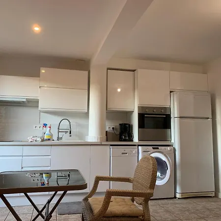 Exceptionnel 3 De Plein Pieds Pouvant Accueillir Jusqu A 8 Personnes A 2 Pas De La Et Du Centre Dans De Bien Etre Avec Jacuzzi Et Piscine Chauffee Apartment *