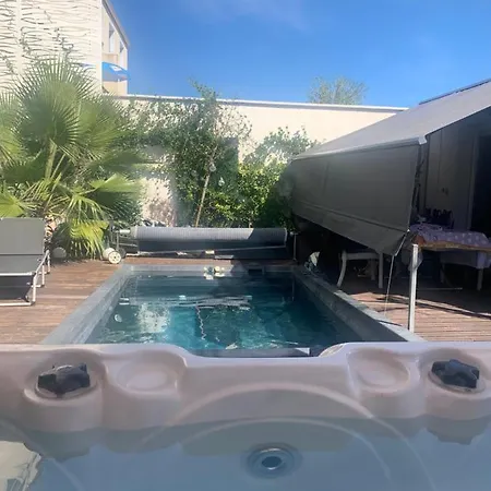 Exceptionnel 3 De Plein Pieds Pouvant Accueillir Jusqu A 8 Personnes A 2 Pas De La Et Du Centre Dans De Bien Etre Avec Jacuzzi Et Piscine Chauffee Apartment Palavas-les-Flots