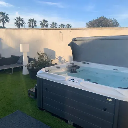 Exceptionnel 3 De Plein Pieds Pouvant Accueillir Jusqu A 8 Personnes A 2 Pas De La Et Du Centre Dans De Bien Etre Avec Jacuzzi Et Piscine Chauffee * Palavas-les-Flots