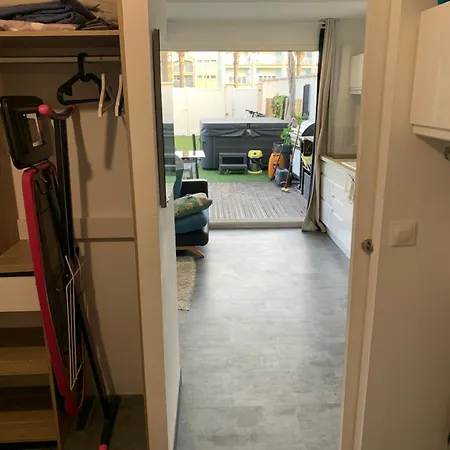 Exceptionnel 3 De Plein Pieds Pouvant Accueillir Jusqu A 8 Personnes A 2 Pas De La Et Du Centre Dans De Bien Etre Avec Jacuzzi Et Piscine Chauffee Apartment *