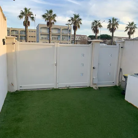 Exceptionnel 3 De Plein Pieds Pouvant Accueillir Jusqu A 8 Personnes A 2 Pas De La Et Du Centre Dans De Bien Etre Avec Jacuzzi Et Piscine Chauffee *