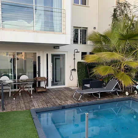 Exceptionnel 3 De Plein Pieds Pouvant Accueillir Jusqu A 8 Personnes A 2 Pas De La Et Du Centre Dans De Bien Etre Avec Jacuzzi Et Piscine Chauffee
