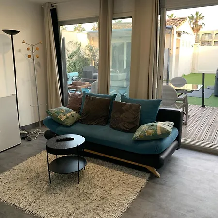 Exceptionnel 3 De Plein Pieds Pouvant Accueillir Jusqu A 8 Personnes A 2 Pas De La Et Du Centre Dans De Bien Etre Avec Jacuzzi Et Piscine Chauffee Apartment *