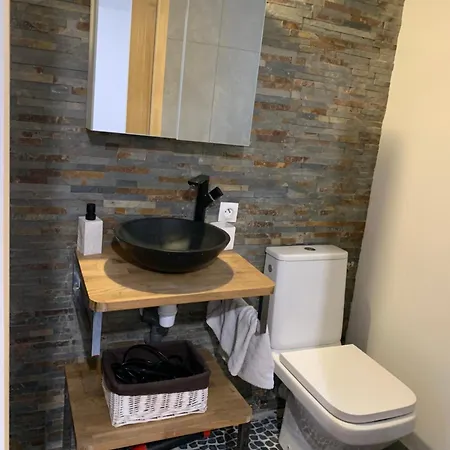 Apartment Exceptionnel 3 De Plein Pieds Pouvant Accueillir Jusqu A 8 Personnes A 2 Pas De La Et Du Centre Dans De Bien Etre Avec Jacuzzi Et Piscine Chauffee