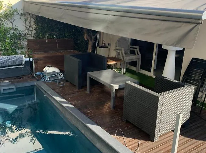 Logement Dans Une Residence De Bien Etre Avec Jacuzzi Et Piscine Chauffee