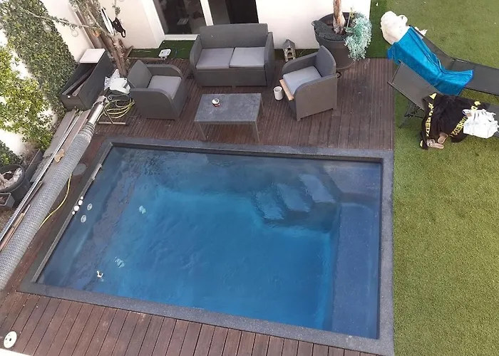 Logement Dans Une Residence De Bien Etre Avec Jacuzzi Et Piscine Chauffee