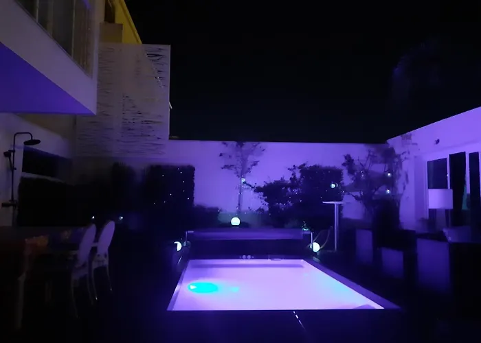 Logement Dans Une Residence De Bien Etre Avec Jacuzzi Et Piscine Chauffee Апартаменты