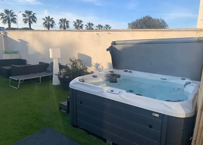 Logement Dans Une Residence De Bien Etre Avec Jacuzzi Et Piscine Chauffee * Палава-ле-Фло