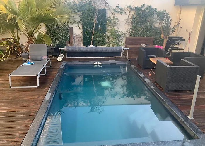 Logement Dans Une Residence De Bien Etre Avec Jacuzzi Et Piscine Chauffee