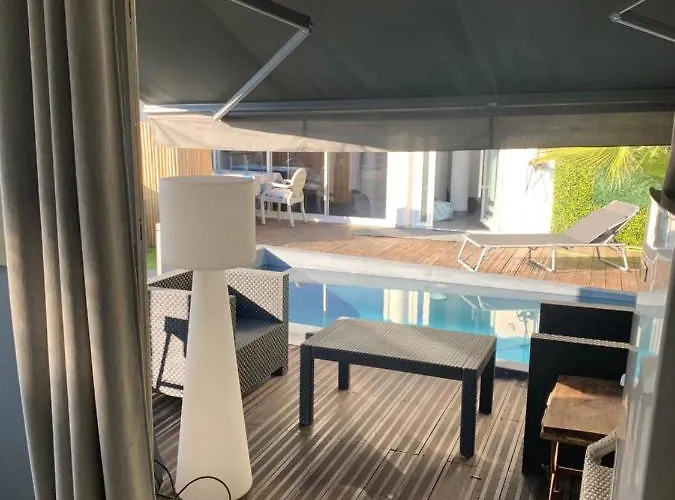 Logement Dans Une Residence De Bien Etre Avec Jacuzzi Et Piscine Chauffee *