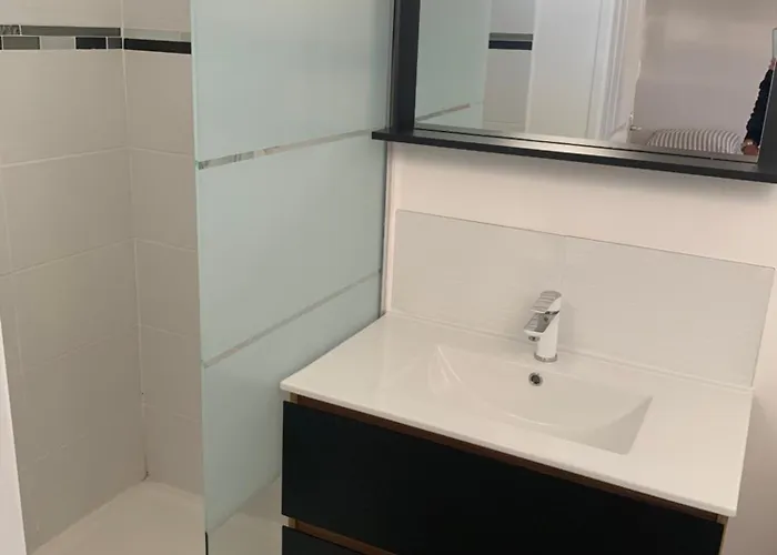 Logement Dans Une Residence De Bien Etre Avec Jacuzzi Et Piscine Chauffee