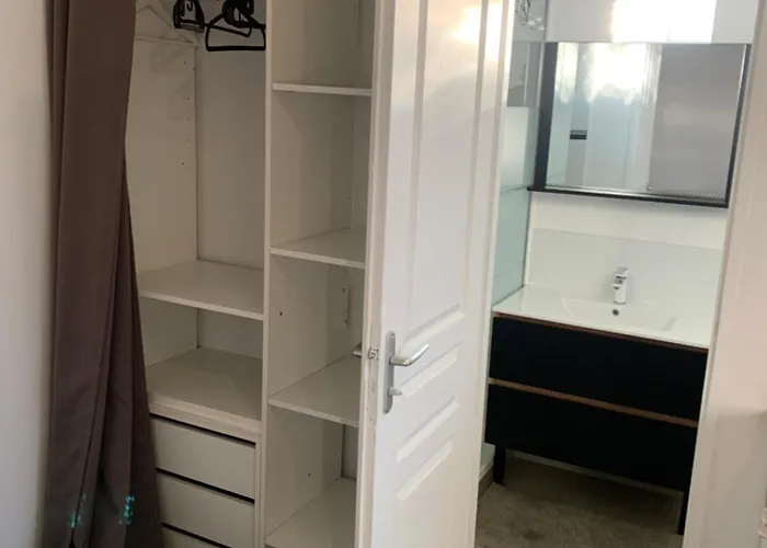 Logement Dans Une Residence De Bien Etre Avec Jacuzzi Et Piscine Chauffee *