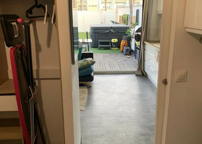 Logement Dans Une Residence De Bien Etre Avec Jacuzzi Et Piscine Chauffee Апартаменты *