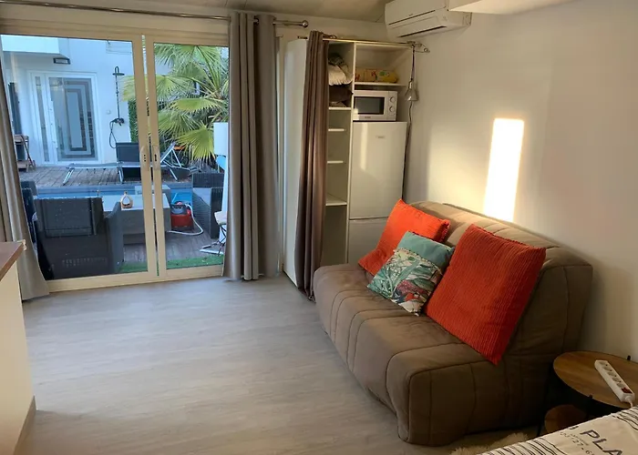 Апартаменты Logement Dans Une Residence De Bien Etre Avec Jacuzzi Et Piscine Chauffee *