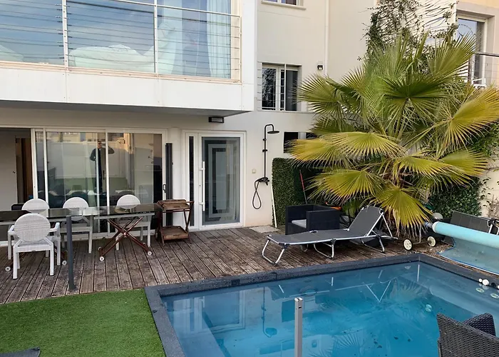 Logement Dans Une Residence De Bien Etre Avec Jacuzzi Et Piscine Chauffee