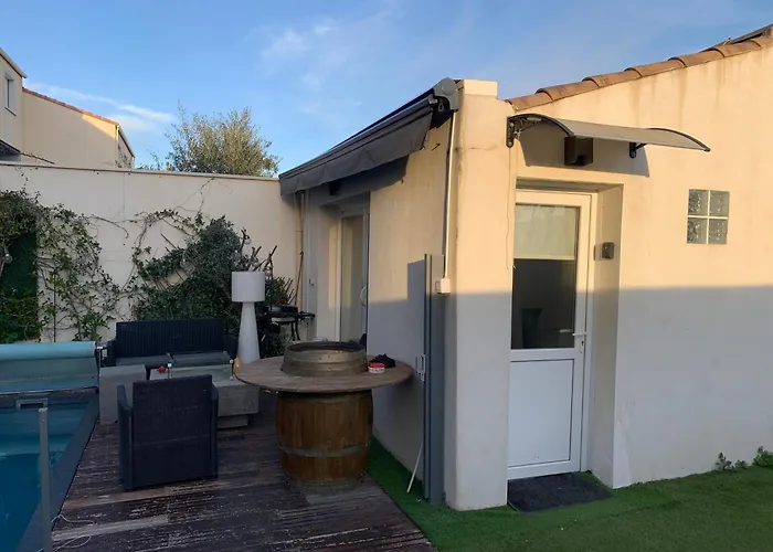 Апартаменты Logement Dans Une Residence De Bien Etre Avec Jacuzzi Et Piscine Chauffee