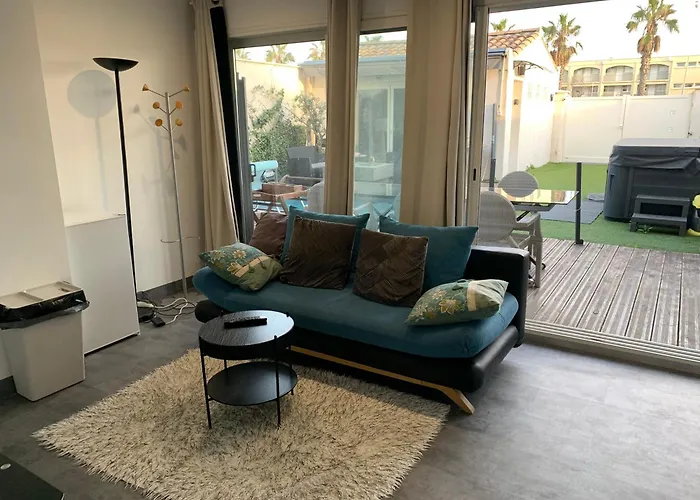 Logement Dans Une Residence De Bien Etre Avec Jacuzzi Et Piscine Chauffee Апартаменты *