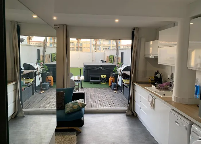 Апартаменты Logement Dans Une Residence De Bien Etre Avec Jacuzzi Et Piscine Chauffee *