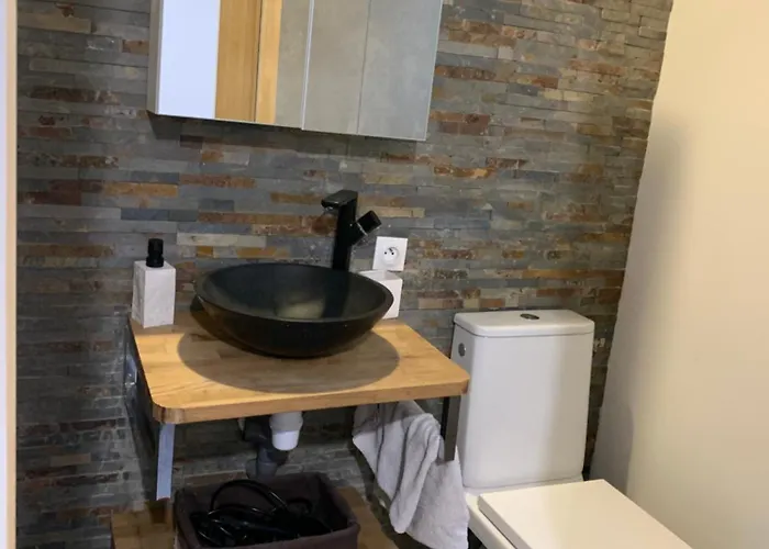Апартаменты Logement Dans Une Residence De Bien Etre Avec Jacuzzi Et Piscine Chauffee