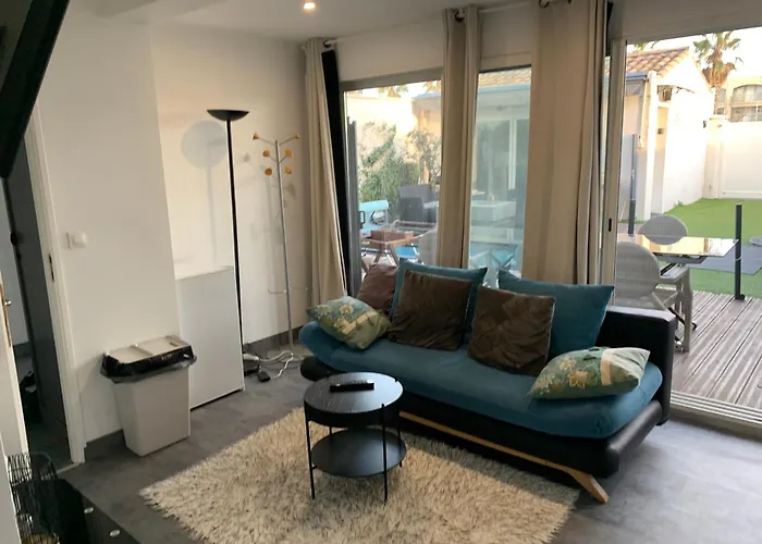 Апартаменты Logement Dans Une Residence De Bien Etre Avec Jacuzzi Et Piscine Chauffee Палава-ле-Фло