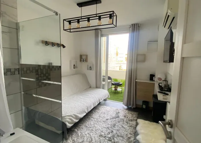 Апартаменты Logement Dans Une Residence De Bien Etre Avec Jacuzzi Et Piscine Chauffee *