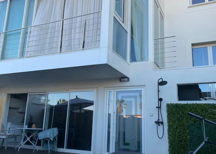 Logement Dans Une Residence De Bien Etre Avec Jacuzzi Et Piscine Chauffee Апартаменты